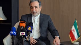Le ministre iranien des affaires étrangères, Abbas Araghchi, donne une conférence de presse à Koweït City le 22 octobre 2024.