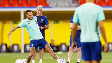 Neymar à l'entraînement avec ses coéquipiers