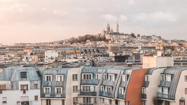 Vue des toits parisiens et de la Basilique du Sacrée-Coeur