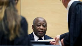 Le 5 décembre, Laurent Gbagbo apparaît à la Cour pénale internationale (CPI), où il devient le premier ancien chef d'Etat à comparaître. Capturé le 11 avril par des partisans de son rival à l'élection présidentielle Alassane Ouattara, il est passé en quel