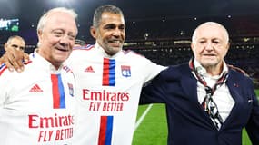 Bernard Lacombe avec Sonny Anderson et Jean-Michel Aulas lors d'un match de l'OL au Groupama Stadium, le 27 mai 2023