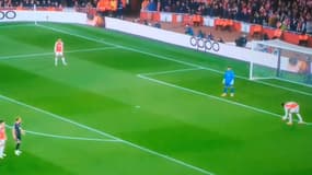 La main de Gabriel lors d'Arsenal-Bayern le 9 avril 2024 en Ligue des champions