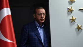 Recep Tayyip Erdogan avant de délivrer son discours de revendication de la victoire, le 16 avril, à Istanbul. 