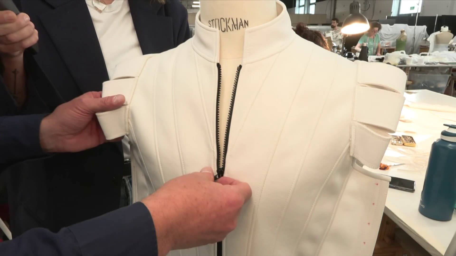 Le pourpoint, l'un des costumes confectionnés pour la cérémonie d'ouverture des Jeux olympiques 2024