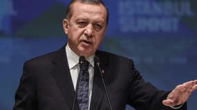 Le président turc Recep Tayyip Erdogan en conférence de presse, le 15 avril 2016
