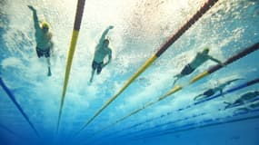 Cameron McEvoy (à gauche) lors de sa victoire en finale du 50m nage libre aux championnats du monde de Fukuoka en 2023