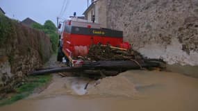 En Seine-et-Marne, la montée des eaux a piégé... un camion de pompiers
