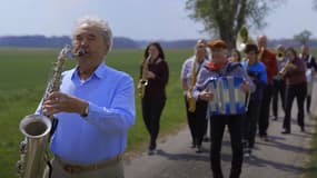 Pierre Perret dans le clip de "Bientôt", sa dernière chanson pleine d'espoir sur l'après covid.