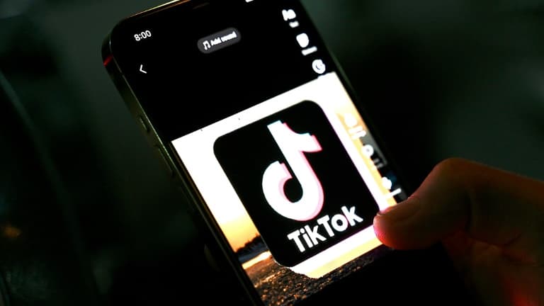 Le syndicat rappelle que la popularité de TikTok "s'appuie sur la musique, qui nourrit 85% de ses contenus, sans pour autant la rémunérer à la hauteur de cette contribution"