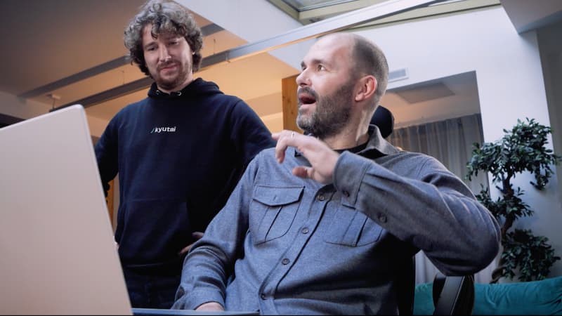 "Perdre la parole, c’est risquer de perdre sa place dans le monde": atteint par la maladie de Charcot, Olivier Goy retrouve sa voix grâce à l'IA