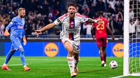 Martin Satriano célèbre son but lors du match Lyon-Salzbourg (2-0, Ligue Europa), le 2 octobre 2025