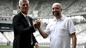 Vladimir Petkovic, l'entraîneur de Bordeaux (g) et son président, Gerard Lopez, au stade Matmut-Atlantique le 30 juillet 2021 à Bordeaux