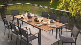 Cette table de jardin design profite d'un joli prix si vous passez par Leroy Merlin