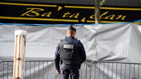 Un policier devant le Bataclan, le 18 novembre.