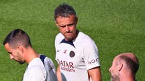 Luis Enrique pendant un entraînement du PSG, le 11 août 2023
