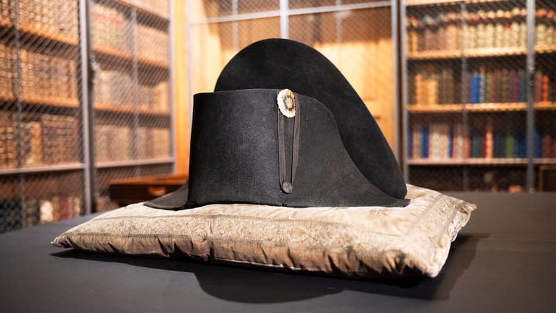 Un rare bicorne de Napoléon Ier, emporté avec lui dans son exil à Sainte-Hélène, bientôt exposé