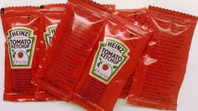 Des sachets de ketchup Heinz aux Etats-Unis.