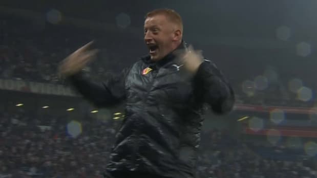 La réaction de Will Still après le deuxième but lensois au Groupama Stadium, 4 mai 2025 La réaction de Will Still après le deuxième but lensois au Groupama Stadium, 4 mai 2025