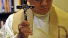Un prêtre-exorciste philippin, en 2011. (photo d'illustration)