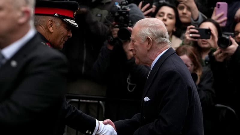 Malgré l'arrestation de l'ex-prince Andrew, Charles III ouvre la Fashion Week de Londres