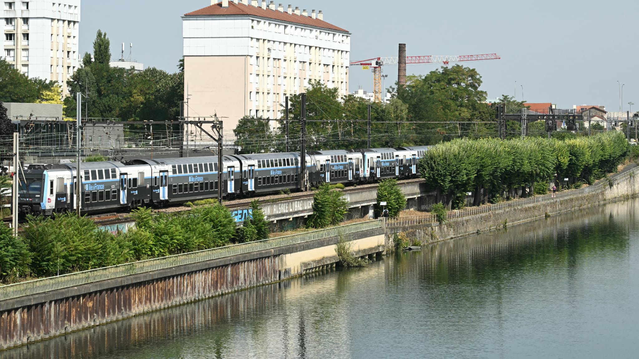 CORPS REPÊCHÉS DANS LA SEINE: LA MÈRE D'UNE DES VICTIMES ESTIME QUE SON FILS A ÉTÉ VICTIME D'"UN GUET-APENS"