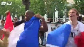 Football / Les supporters tricolores mettent le feu sur les Champs-Élysées - 30/06
