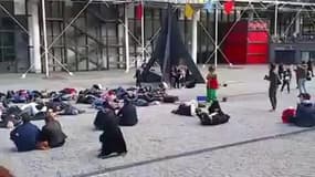 Manifestation des médecins: mise en scène inaccoutumée au centre Pompidou - Témoins BFMTV