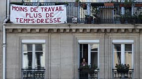 Une banderole sur un balcon parisien, le 20 avril 2020.
