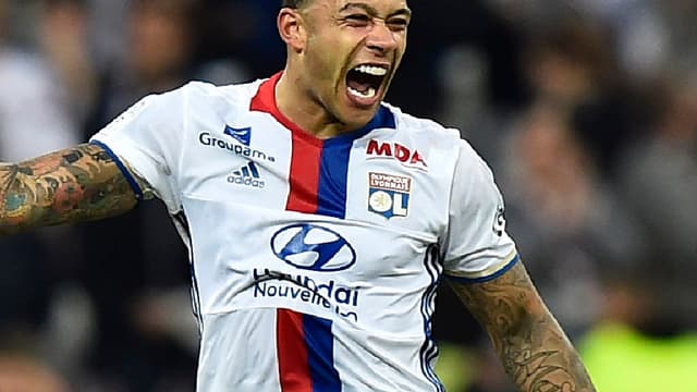 Memphis Depay a inscrit son cinquième but en Ligue 1 d'un sublime lob du milieu de terrain contre Toulouse (4-0).