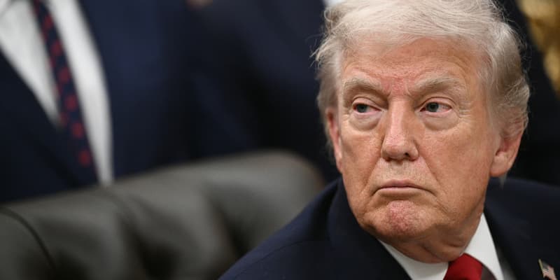 Le président américain Donald Trump présent dans le bureau ovale de la Maison Blanche à Washington, DC, le 29 janvier 2026. 