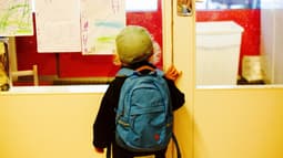 Un enfant à l'école (illustration)