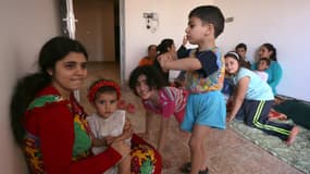 Cette famille chrétienne d'Irak a dû fuir Mossoul de se réfugier à Qaraqosh.