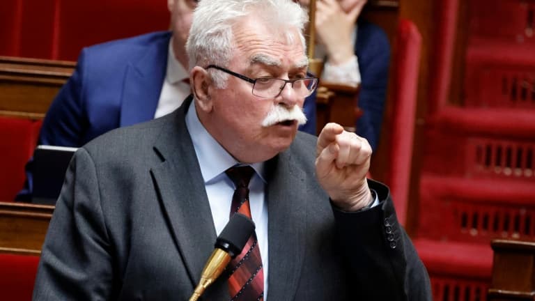Le président du groupe Gauche démocrate et républicaine, André Chassaigne, lors d'une séance de questions au gouvernement à l'Assemblée le 7 mai 2024