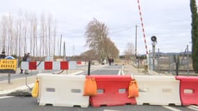 Le passage à niveau de Millas, où a eu lieu la collision entre un TER et un bus scolaire, le 14 décembre.