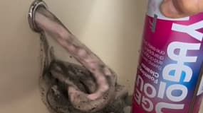 Le produit Yugou, commercialisé par Normal en France, est présenté comme une solution pour nettoyer son évier.