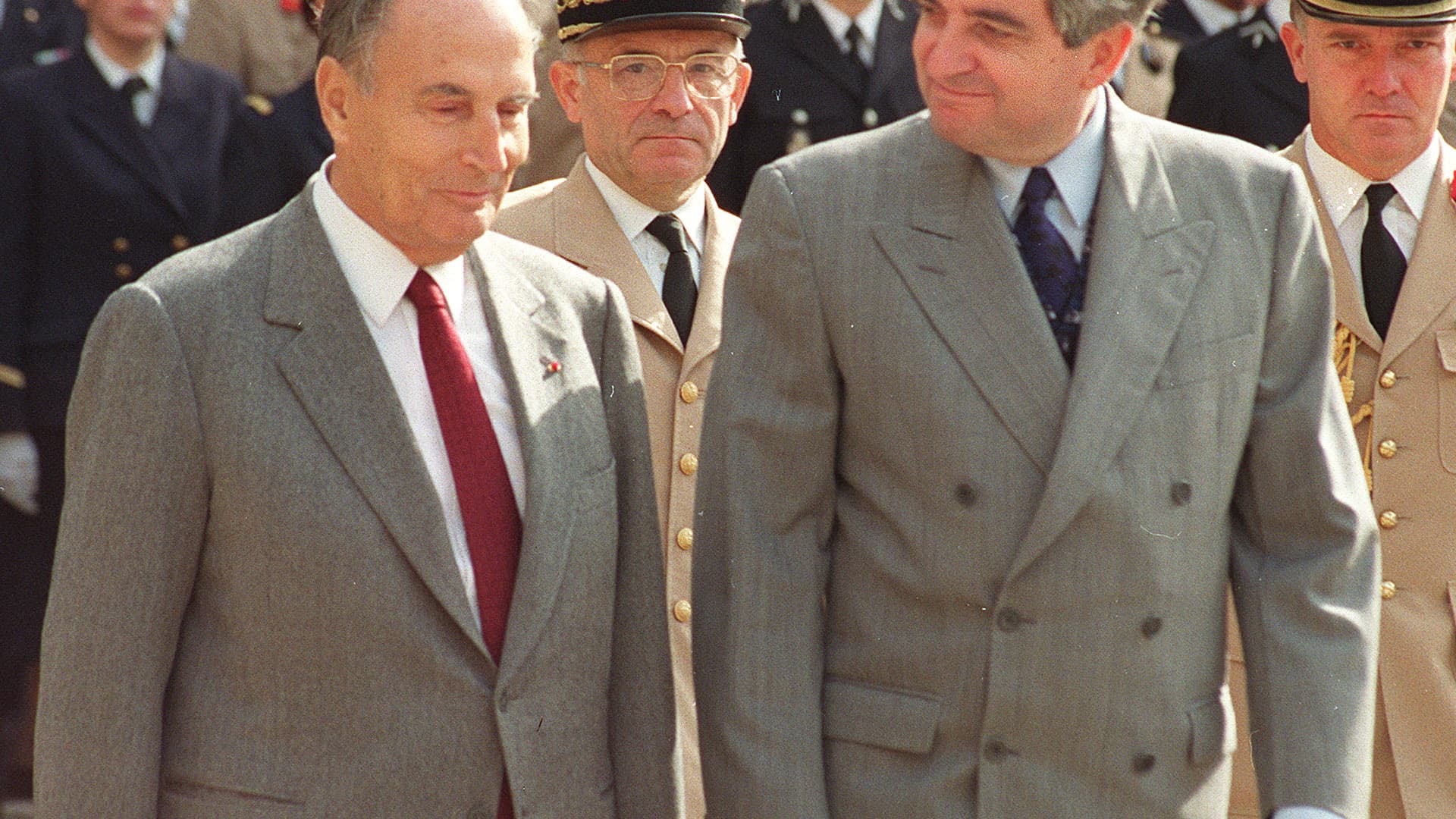 Enfant terrible. Jean-Pierre Chevènement, alors ministre de la Défense, au côté de François Mitterrand, le 5 octobre 1990 à Paris. Leur relation a souvent été orageuse. Enfant terrible. Jean-Pierre Chevènement, alors ministre de la Défense, au côté de François Mitterrand, le 5 octobre 1990 à Paris. Leur relation a souvent été orageuse.