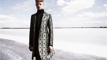 La marque Strateas.Cralucci mise sur les matières douces comme le velours et la laine de Merinos, et sur des matières high tech qui allient plastique et textile.