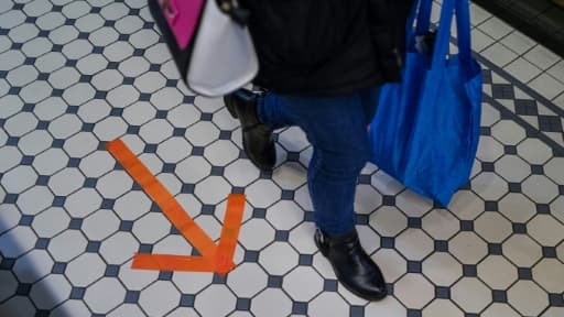 Sens de circulation dans un centre commercial à Mulhouse, le 11 mai 2020