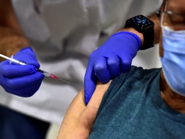 Une personne se fait vacciner contre le Covid (photo d'illustration)