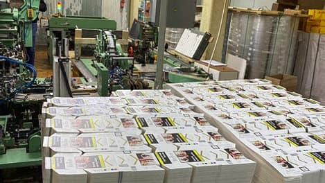 Une chaîne de montage pour le conditionnement de cigarettes en paquets Une chaîne de montage pour le conditionnement de cigarettes en paquets