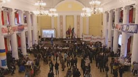 Les opposants au pouvoir ukrainien ont investi la mairie de Kiev.