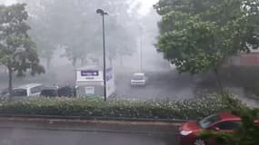 Les images de la violente pluie qui a touché la ville d'Allones dans la Sarthe - Témoins BFMTV