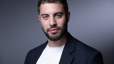 L'acteur Marwan Berreni, lors d'une séance photo au festival de Cannes, le 3 avril 2023