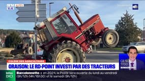 Colère des agriculteurs: un rond-point investit par des tracteurs à Oraison