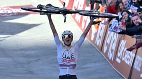Tadej Pogacar à l'arrivée des Strade Bianche le 2 mars 2024