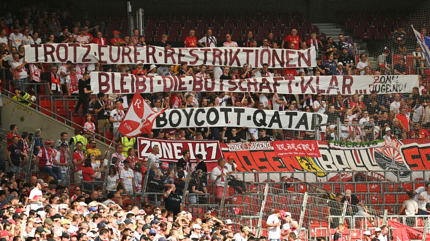 Les supporters de Stuttgart appellent au boycott de la Coupe du monde au Qatar, le 7 août 2022 Les supporters de Stuttgart appellent au boycott de la Coupe du monde au Qatar, le 7 août 2022