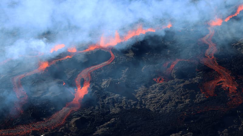 Vue aérienne du Piton de la Fournaise en éruption, le 13 juillet 2018. (Photo d'illustration)