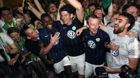 Mario Gomez et les joueurs de Wolfsburg font la fête