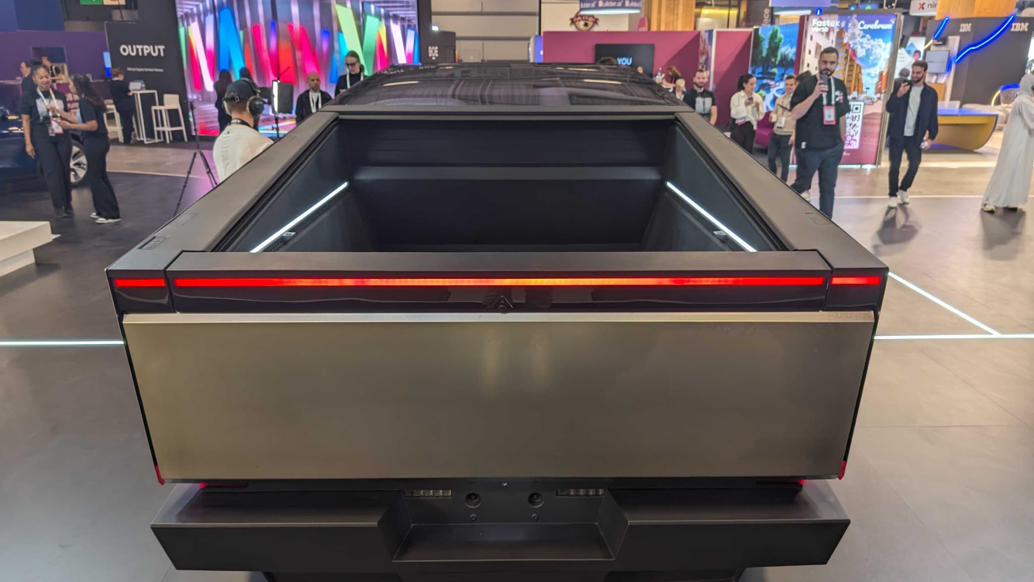 La benne offre une capacité de 1.800 litres. La benne offre une capacité de 1.800 litres.