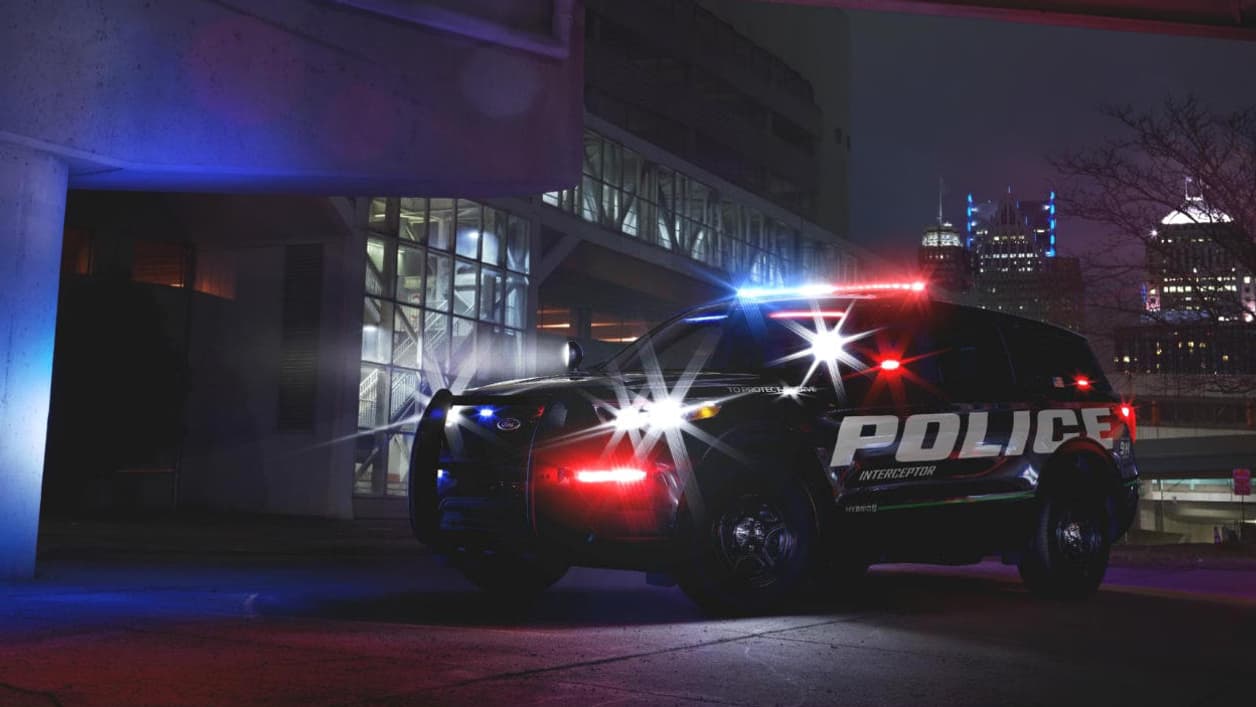 L'ensemble du système de police peut être alimenté par la batterie, même moteur thermique à l'arrêt. L'ensemble du système de police peut être alimenté par la batterie, même moteur thermique à l'arrêt.